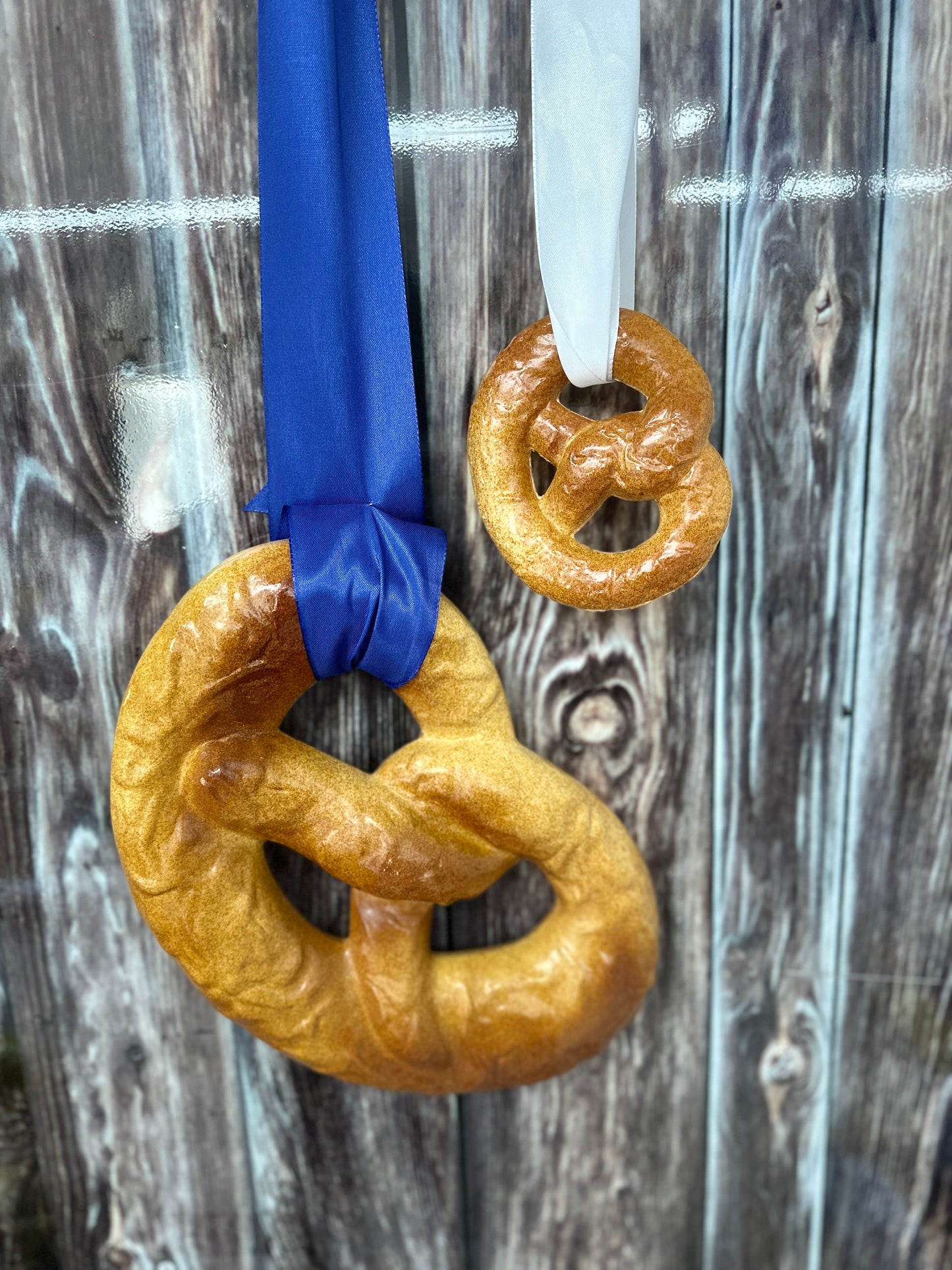 Brezel aus Kunststoff klein