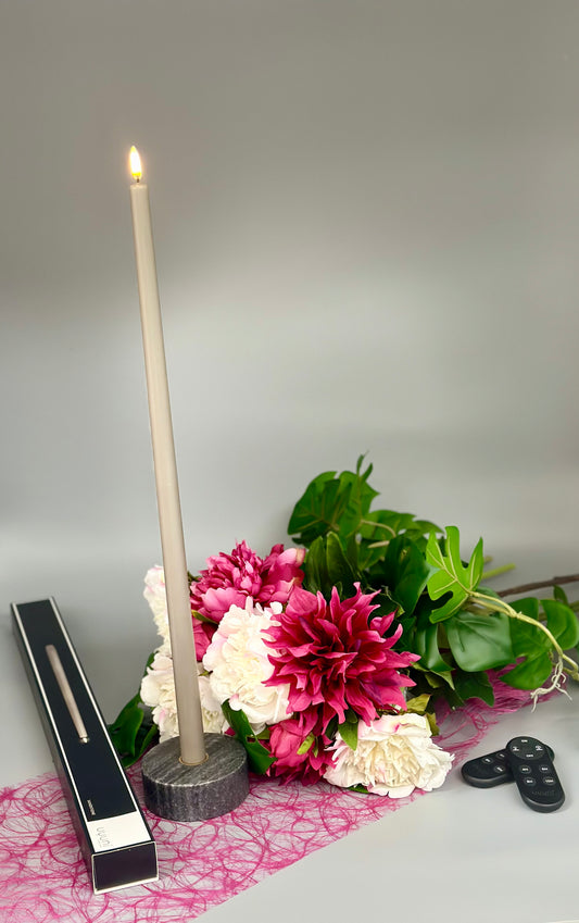 Klassische hohe LED-Stabkerze glatt (2,3 x 75 cm)