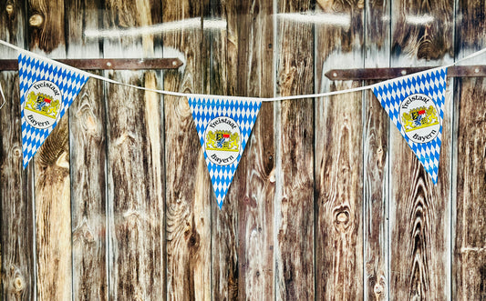 Wimpelkette á 10 m; Freistaat Bayern mit Löwenwappen